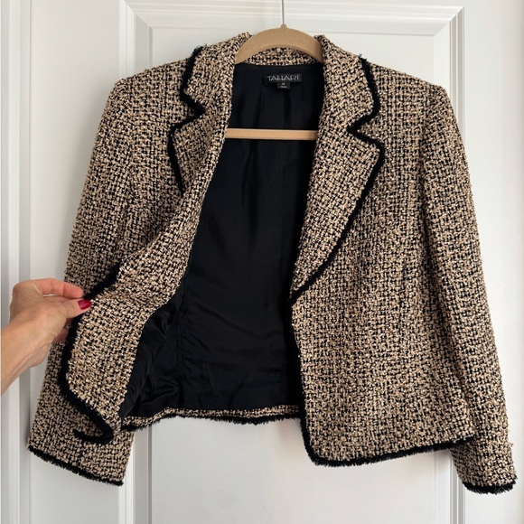 Tahari Vintage Tweed Cropped Blazer Black Tan Bouclé Trim Classic Jacket Size 10 - Picture 4 of 7